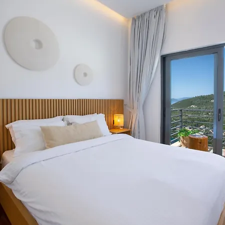 The Dynasty * Σύβοτα