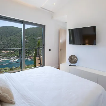 The Dynasty Βίλα Σύβοτα