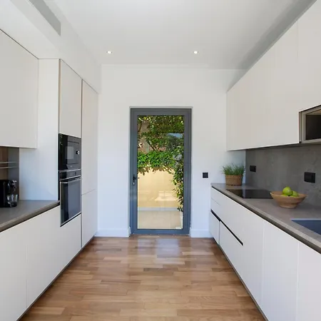 The Dynasty * Σύβοτα